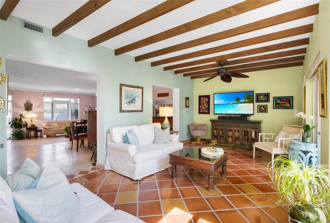 На продажу: $2,999,900 (3 спален, 3 ванн, 2501 Квадратных фут)