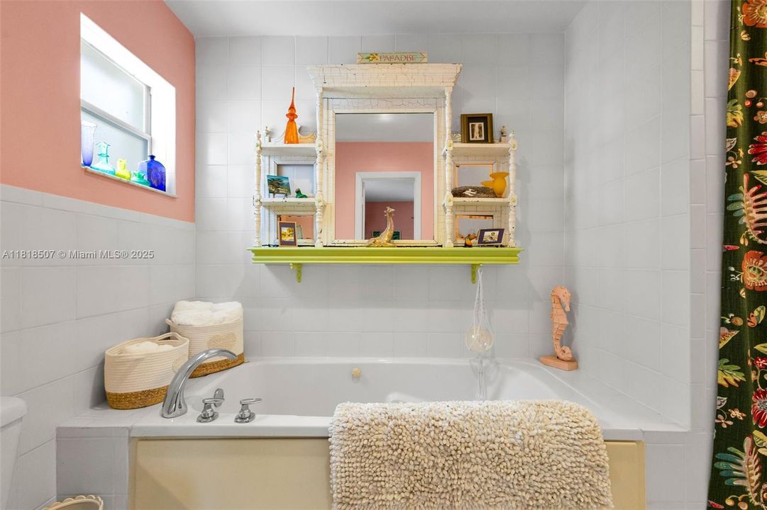 На продажу: $2,999,900 (3 спален, 3 ванн, 2501 Квадратных фут)