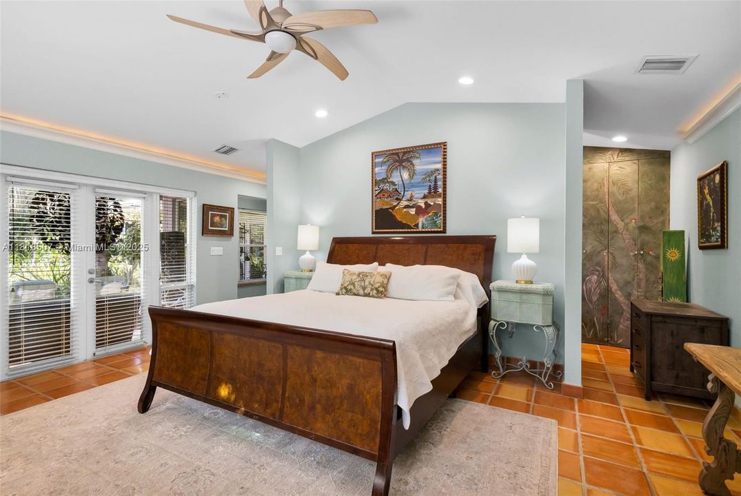 На продажу: $2,999,900 (3 спален, 3 ванн, 2501 Квадратных фут)