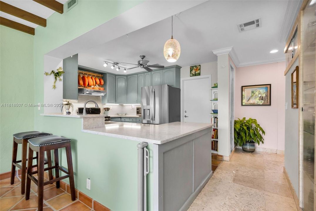 На продажу: $2,999,900 (3 спален, 3 ванн, 2501 Квадратных фут)