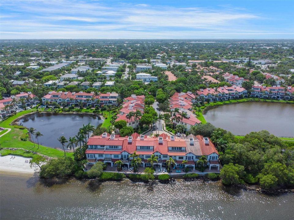 Vendido Recientemente: $2,150,000 (3 camas, 3 baños, 2884 Pies cuadrados)