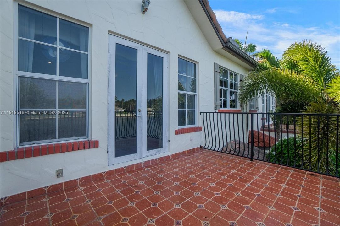 Vendido Recientemente: $2,150,000 (3 camas, 3 baños, 2884 Pies cuadrados)