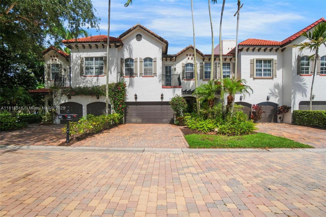 Vendido Recientemente: $2,150,000 (3 camas, 3 baños, 2884 Pies cuadrados)