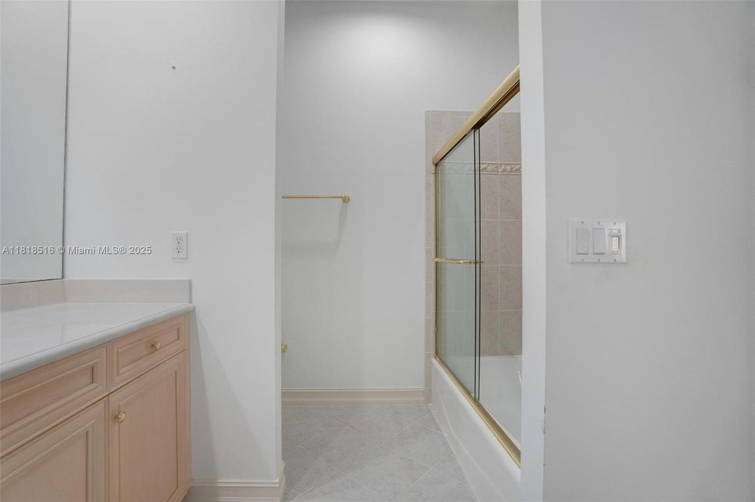 Vendido Recientemente: $2,150,000 (3 camas, 3 baños, 2884 Pies cuadrados)