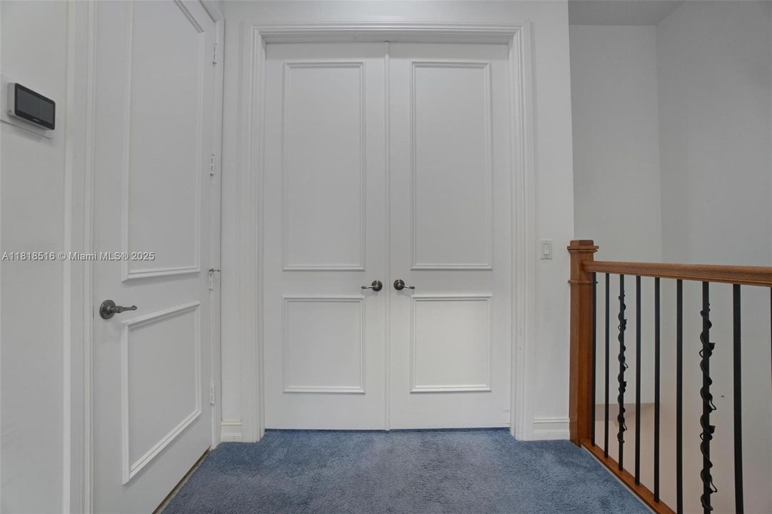 Vendido Recientemente: $2,150,000 (3 camas, 3 baños, 2884 Pies cuadrados)