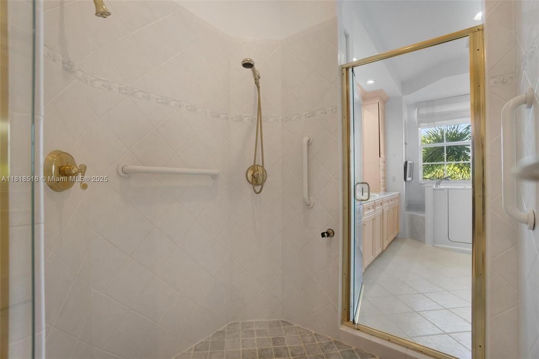 Vendido Recientemente: $2,150,000 (3 camas, 3 baños, 2884 Pies cuadrados)