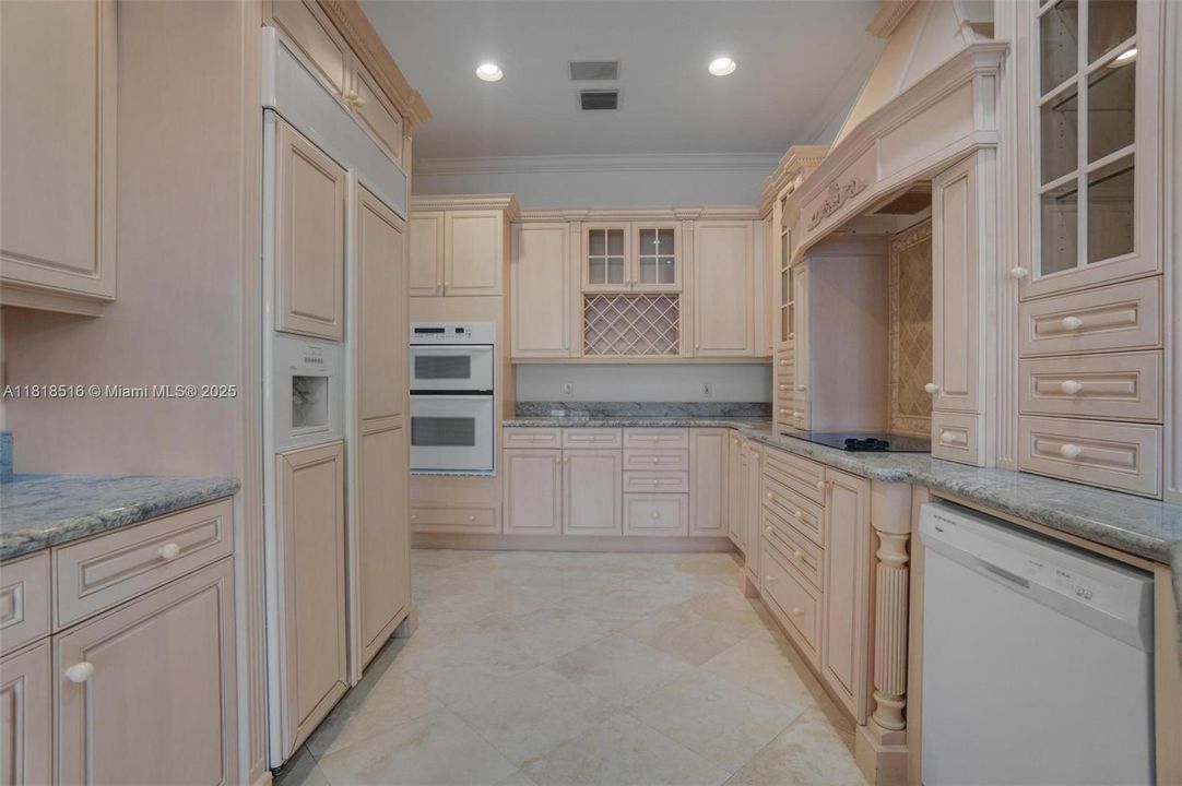 Vendido Recientemente: $2,150,000 (3 camas, 3 baños, 2884 Pies cuadrados)