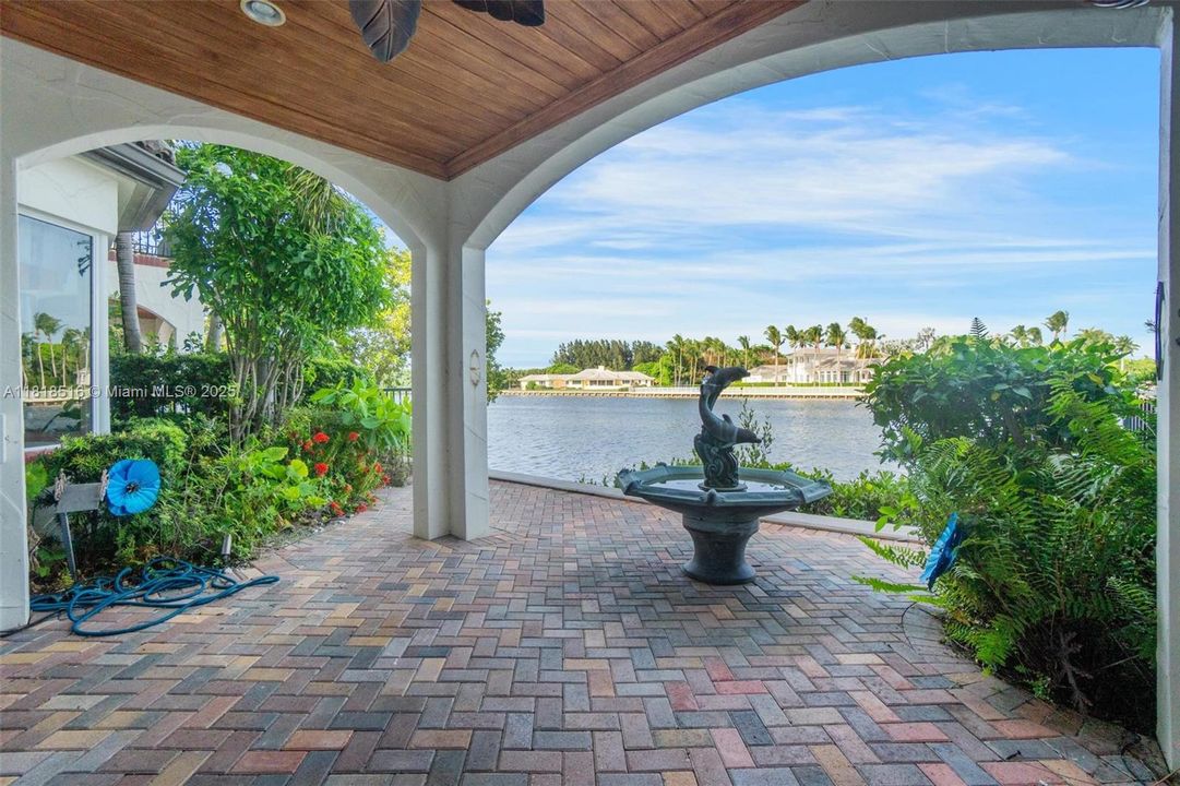 Vendido Recientemente: $2,150,000 (3 camas, 3 baños, 2884 Pies cuadrados)