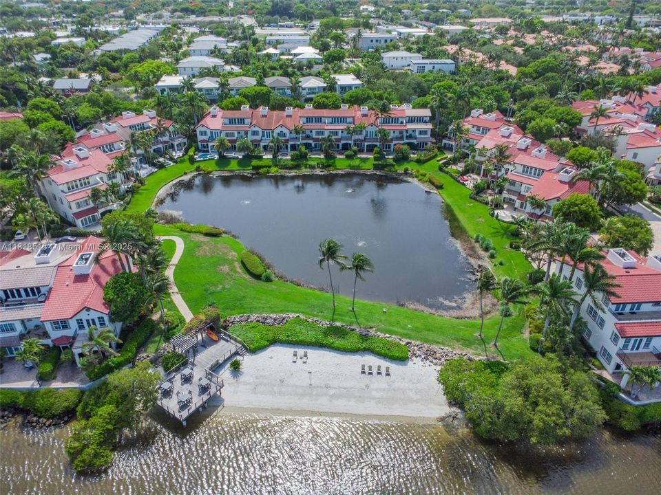 Vendido Recientemente: $2,150,000 (3 camas, 3 baños, 2884 Pies cuadrados)