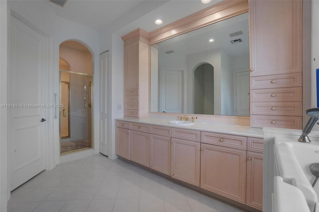 Vendido Recientemente: $2,150,000 (3 camas, 3 baños, 2884 Pies cuadrados)