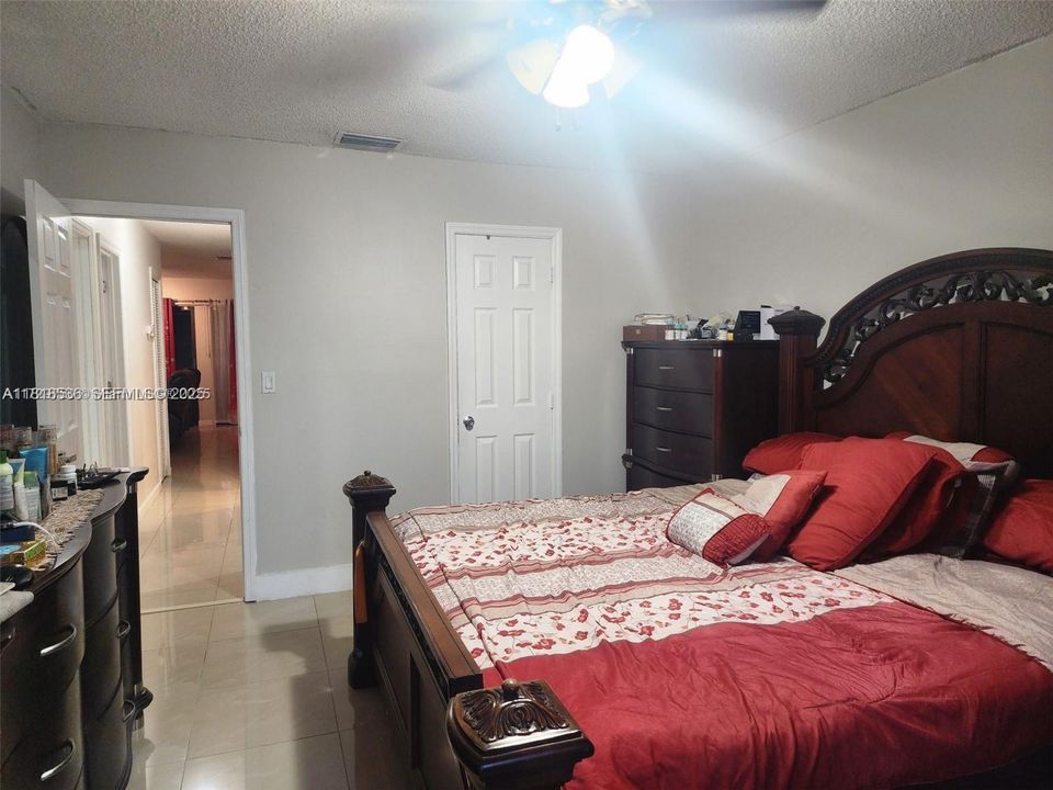 En Venta: $344,899 (3 camas, 2 baños, 1200 Pies cuadrados)