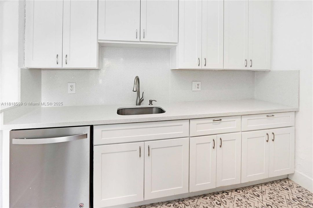 最近售出: $549,000 (2 贝兹, 2 浴室, 1429 平方英尺)