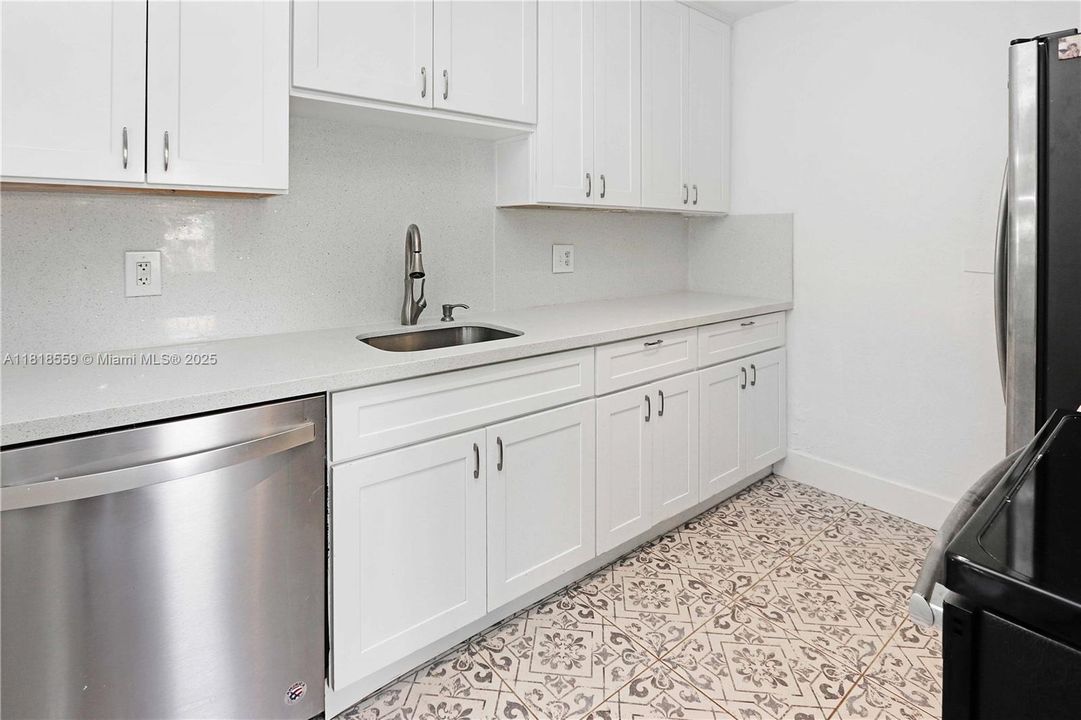 最近售出: $549,000 (2 贝兹, 2 浴室, 1429 平方英尺)