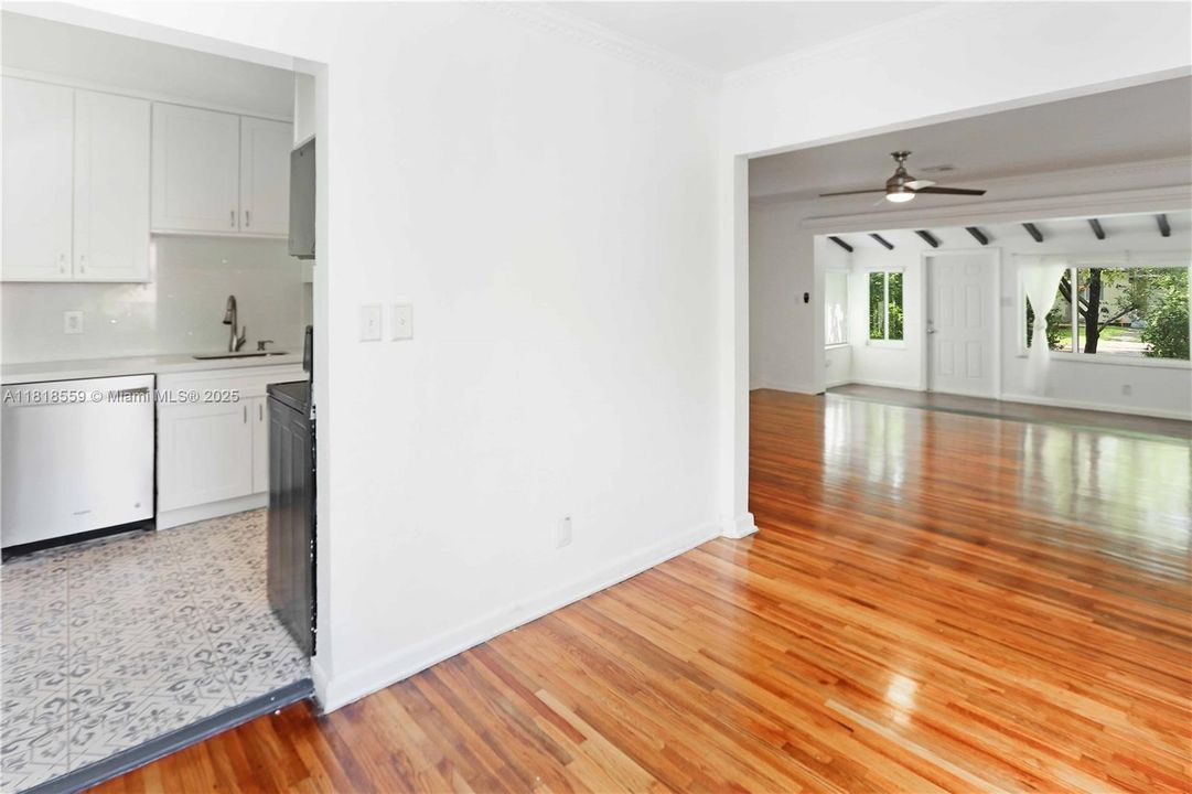 最近售出: $549,000 (2 贝兹, 2 浴室, 1429 平方英尺)