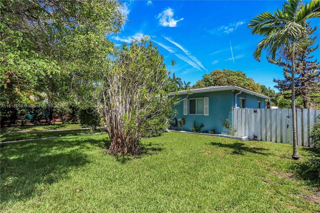 最近售出: $549,000 (2 贝兹, 2 浴室, 1429 平方英尺)