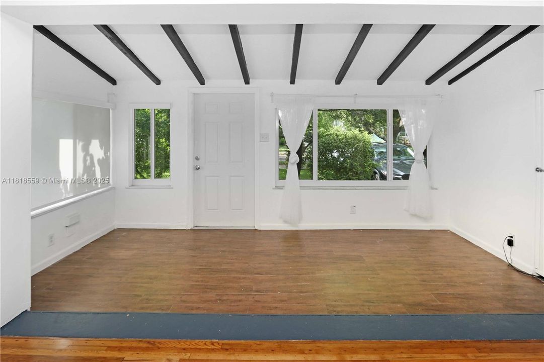 最近售出: $549,000 (2 贝兹, 2 浴室, 1429 平方英尺)