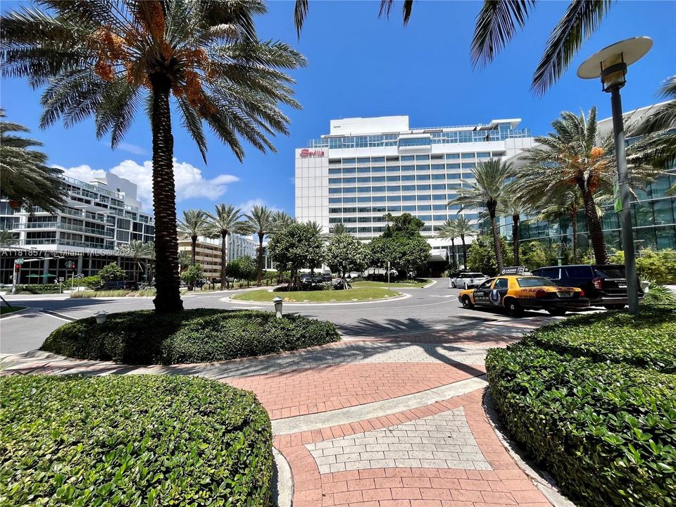 待售: $295,000 (0 贝兹, 1 浴室, 566 平方英尺)