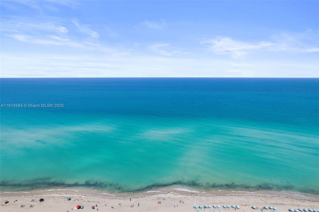 合同活跃: $3,150,000 (2 贝兹, 2 浴室, 2436 平方英尺)