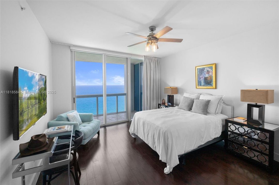 合同活跃: $3,150,000 (2 贝兹, 2 浴室, 2436 平方英尺)