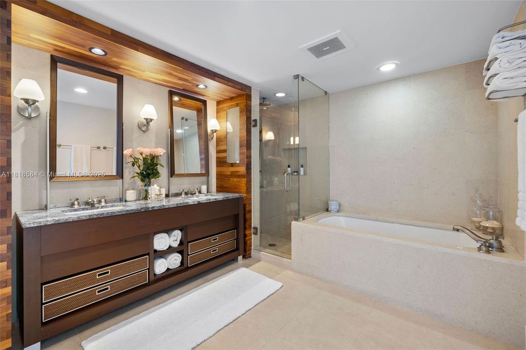 合同活跃: $3,150,000 (2 贝兹, 2 浴室, 2436 平方英尺)