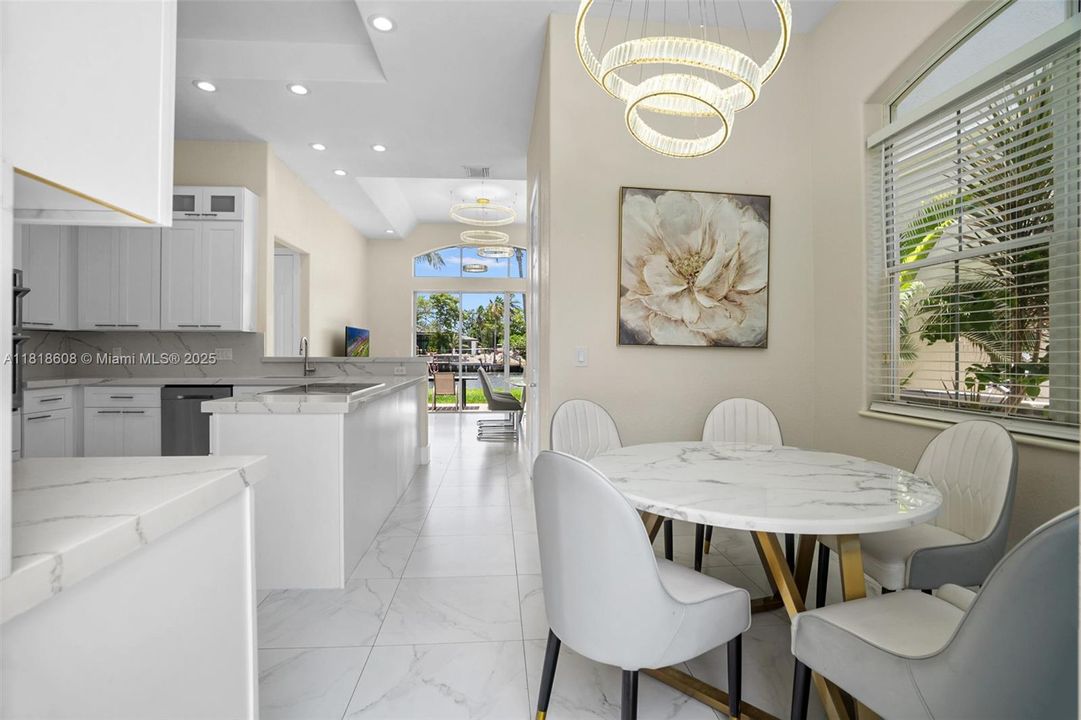 Недавно продано: $2,290,000 (5 спален, 4 ванн, 3359 Квадратных фут)