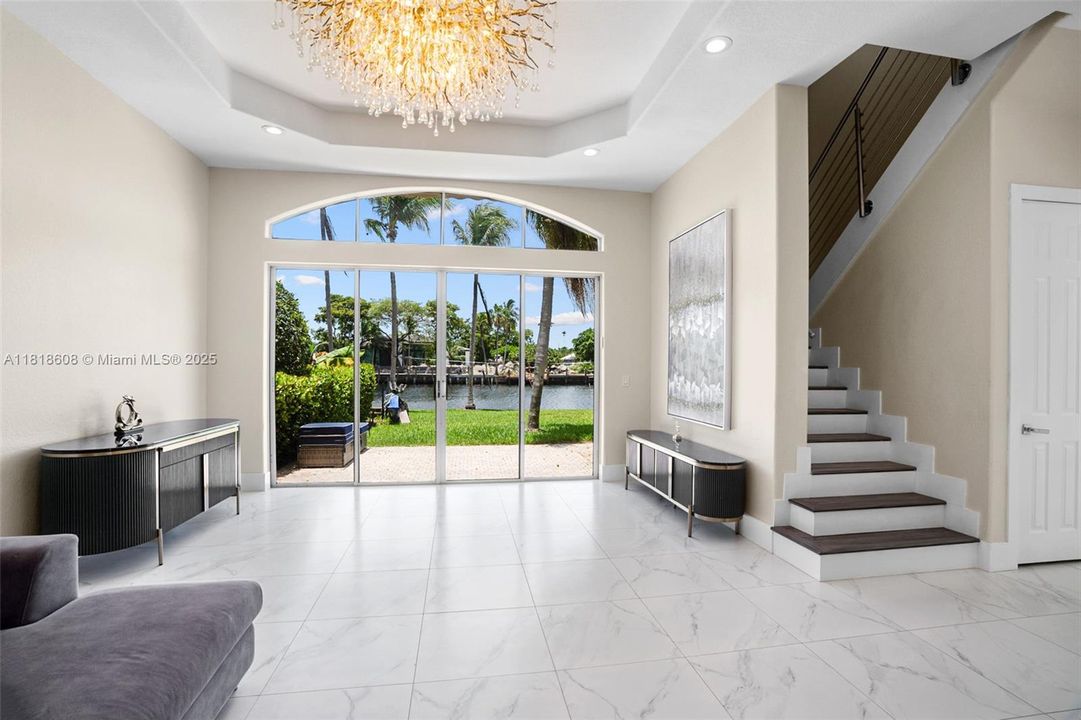 Недавно продано: $2,290,000 (5 спален, 4 ванн, 3359 Квадратных фут)