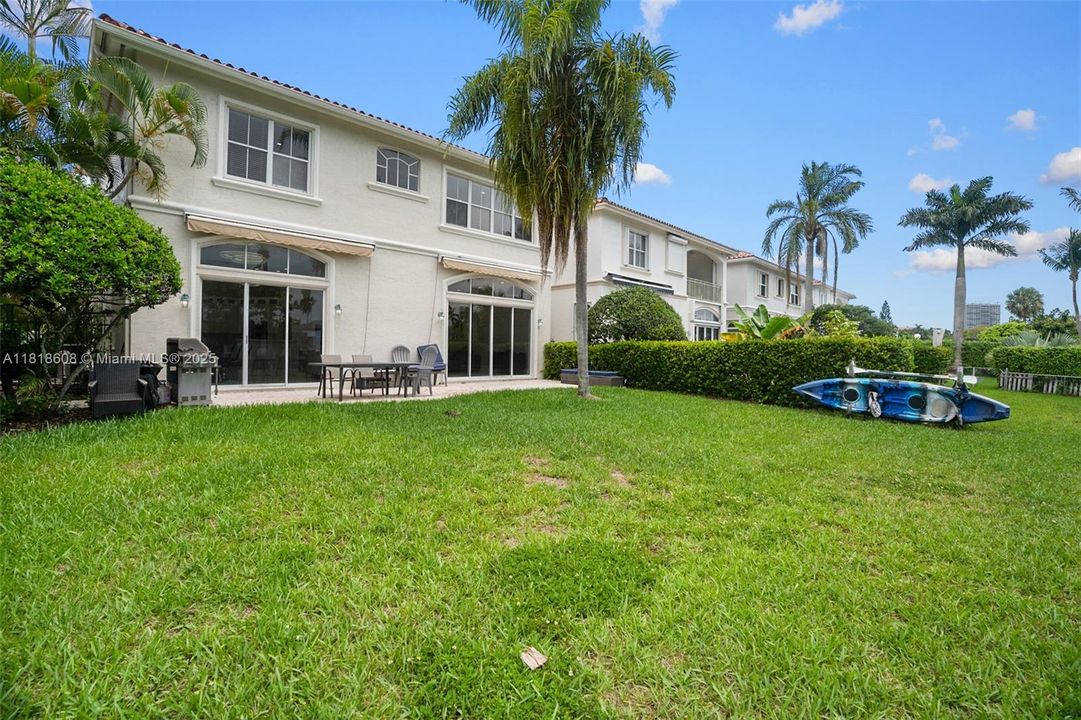 Недавно продано: $2,290,000 (5 спален, 4 ванн, 3359 Квадратных фут)