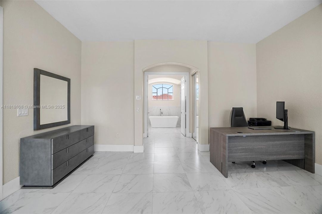 Недавно продано: $2,290,000 (5 спален, 4 ванн, 3359 Квадратных фут)