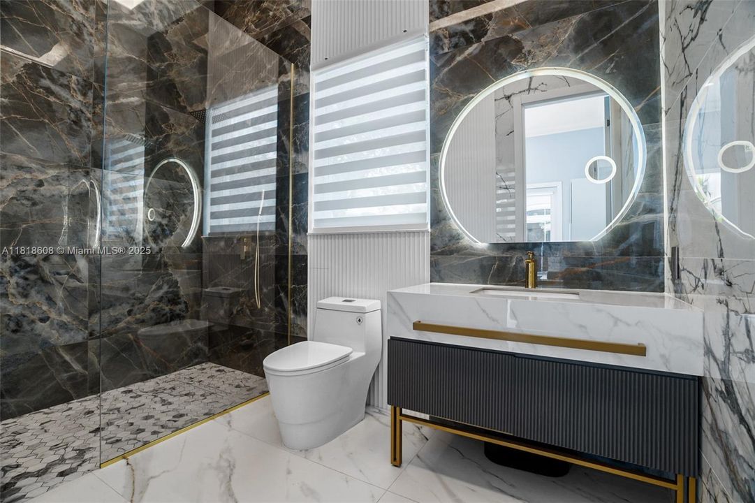 Недавно продано: $2,290,000 (5 спален, 4 ванн, 3359 Квадратных фут)