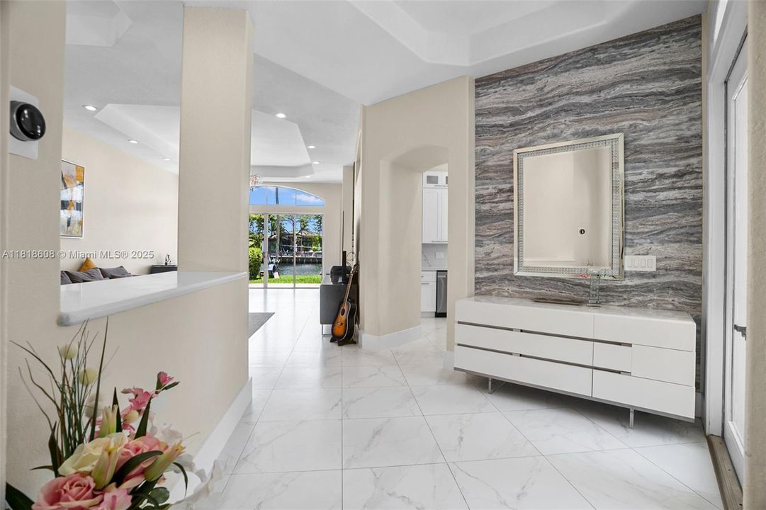 Недавно продано: $2,290,000 (5 спален, 4 ванн, 3359 Квадратных фут)