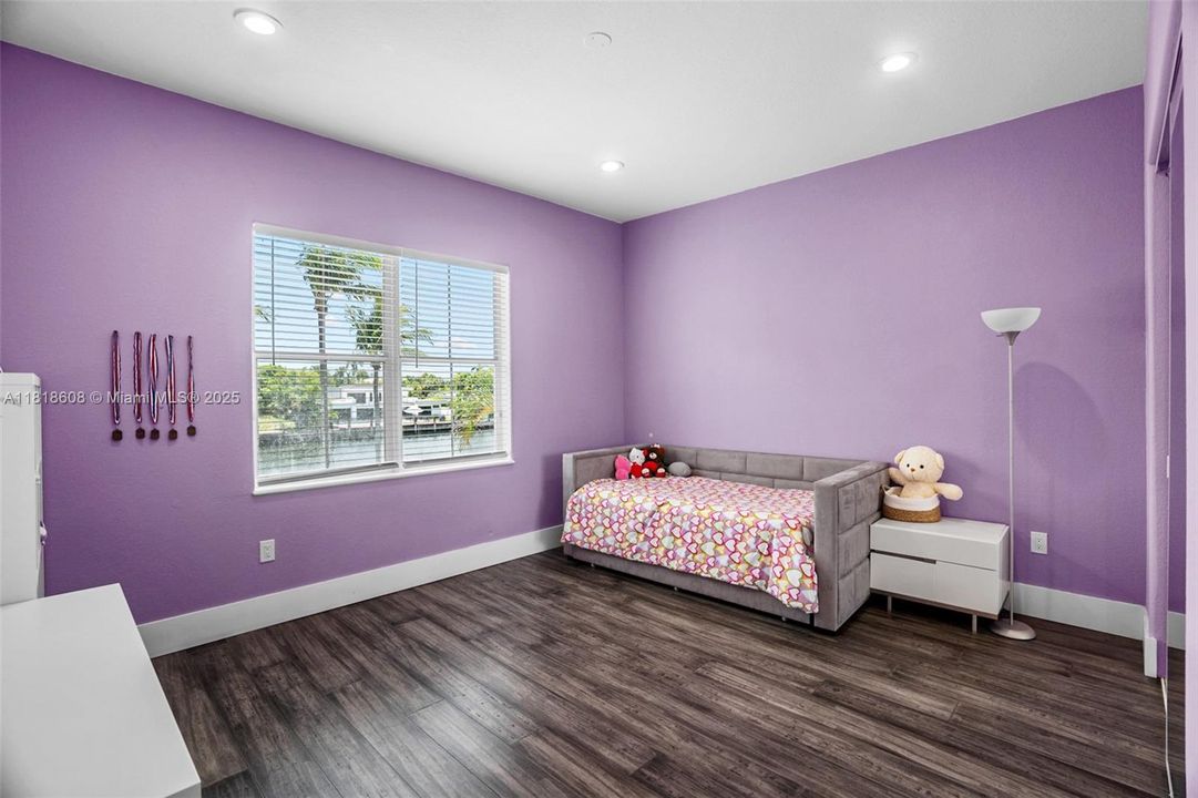 Недавно продано: $2,290,000 (5 спален, 4 ванн, 3359 Квадратных фут)