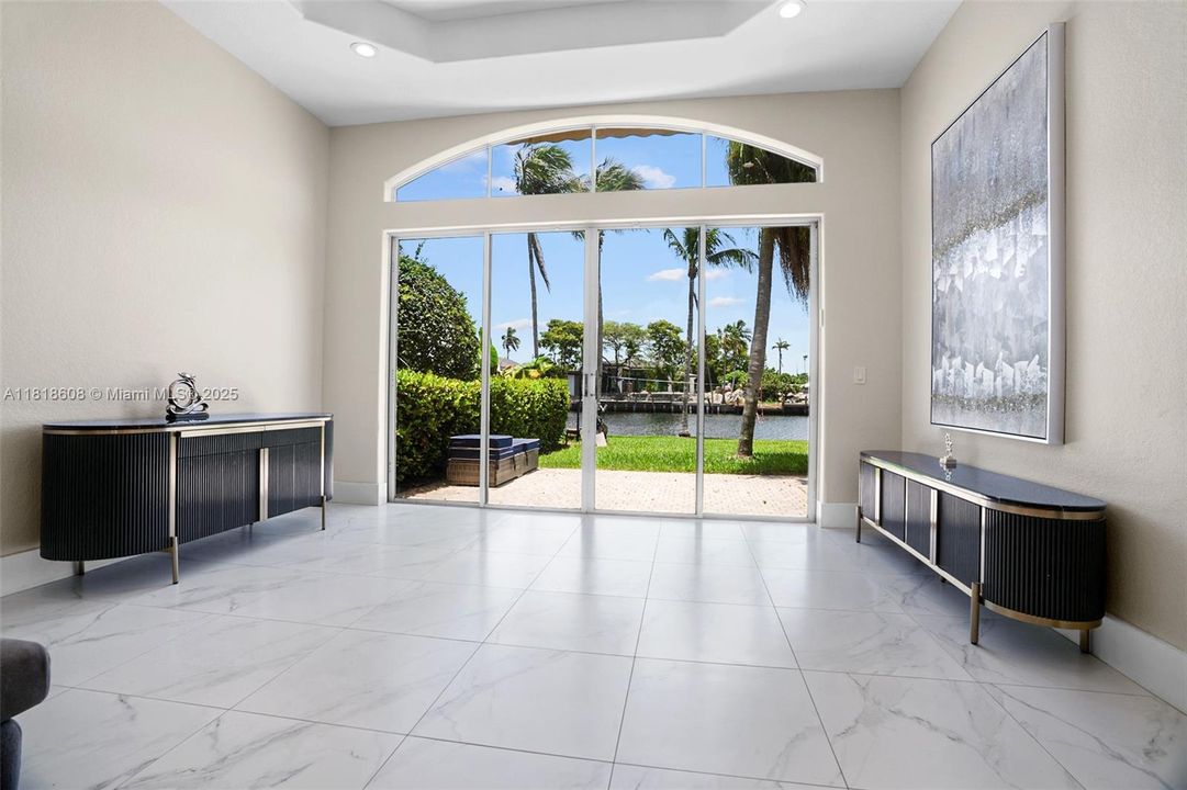 Недавно продано: $2,290,000 (5 спален, 4 ванн, 3359 Квадратных фут)