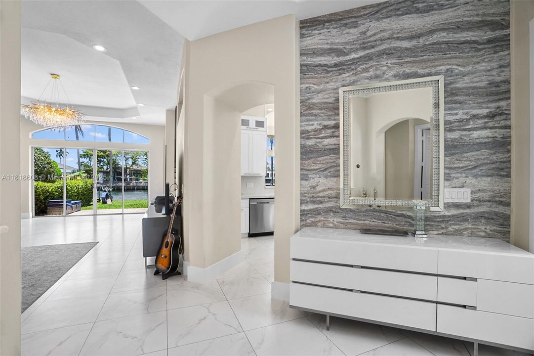 Недавно продано: $2,290,000 (5 спален, 4 ванн, 3359 Квадратных фут)