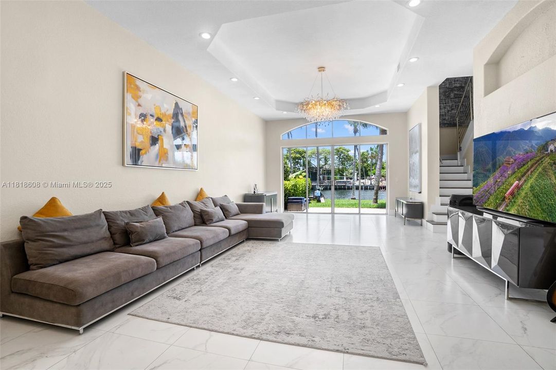 Недавно продано: $2,290,000 (5 спален, 4 ванн, 3359 Квадратных фут)