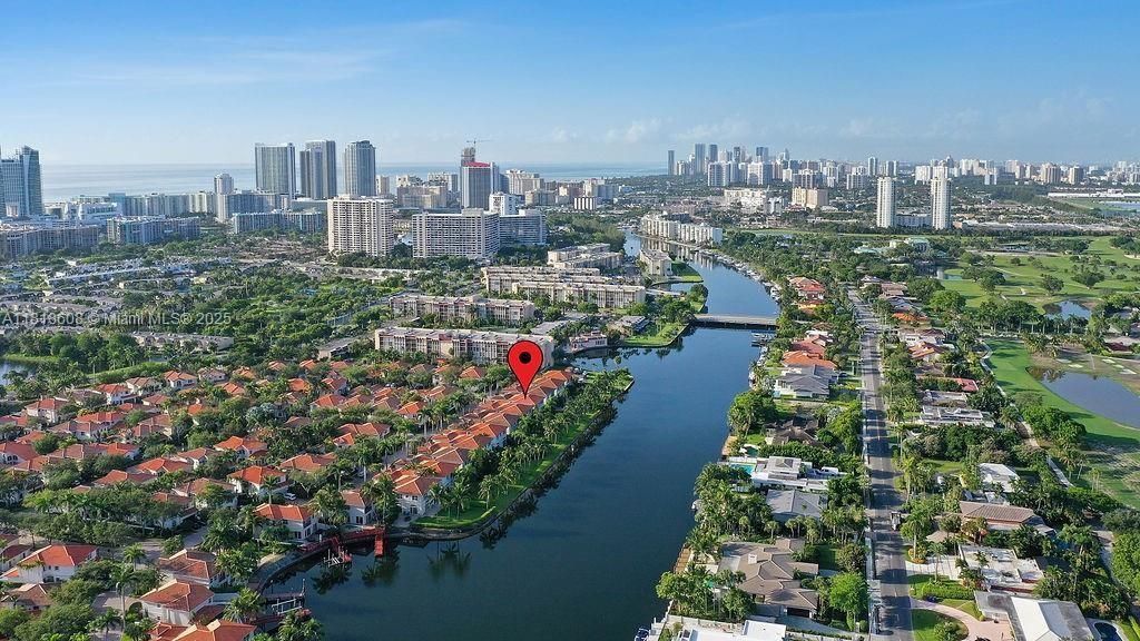 Недавно продано: $2,290,000 (5 спален, 4 ванн, 3359 Квадратных фут)