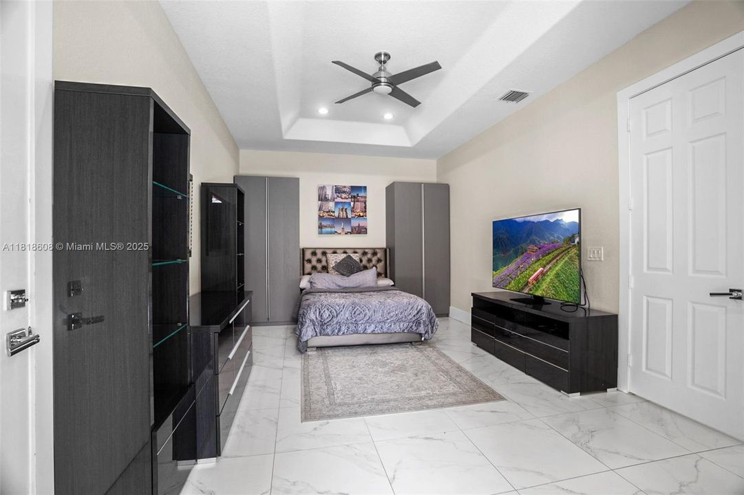 Недавно продано: $2,290,000 (5 спален, 4 ванн, 3359 Квадратных фут)