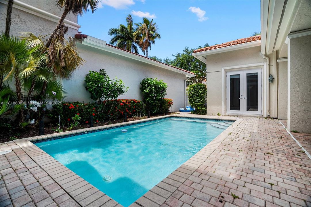 Недавно продано: $2,290,000 (5 спален, 4 ванн, 3359 Квадратных фут)