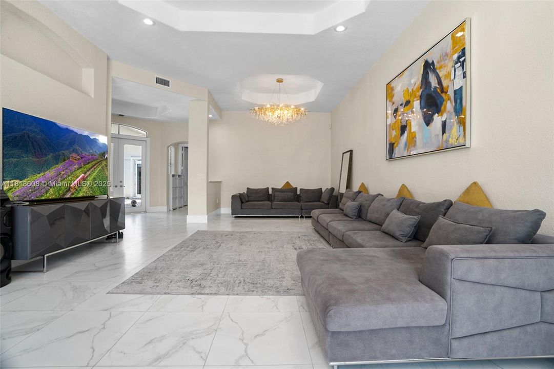 Недавно продано: $2,290,000 (5 спален, 4 ванн, 3359 Квадратных фут)