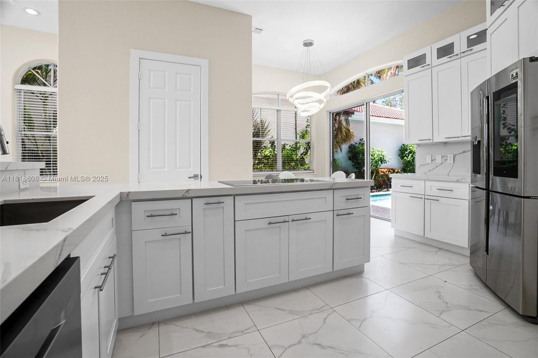 Недавно продано: $2,290,000 (5 спален, 4 ванн, 3359 Квадратных фут)