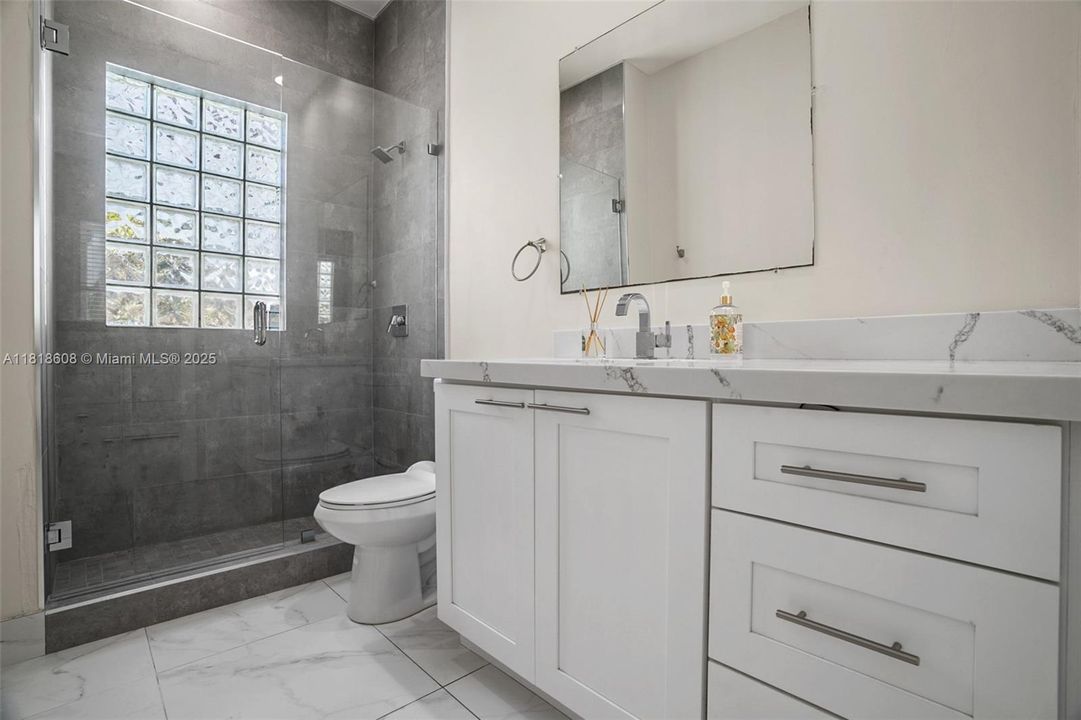 Недавно продано: $2,290,000 (5 спален, 4 ванн, 3359 Квадратных фут)