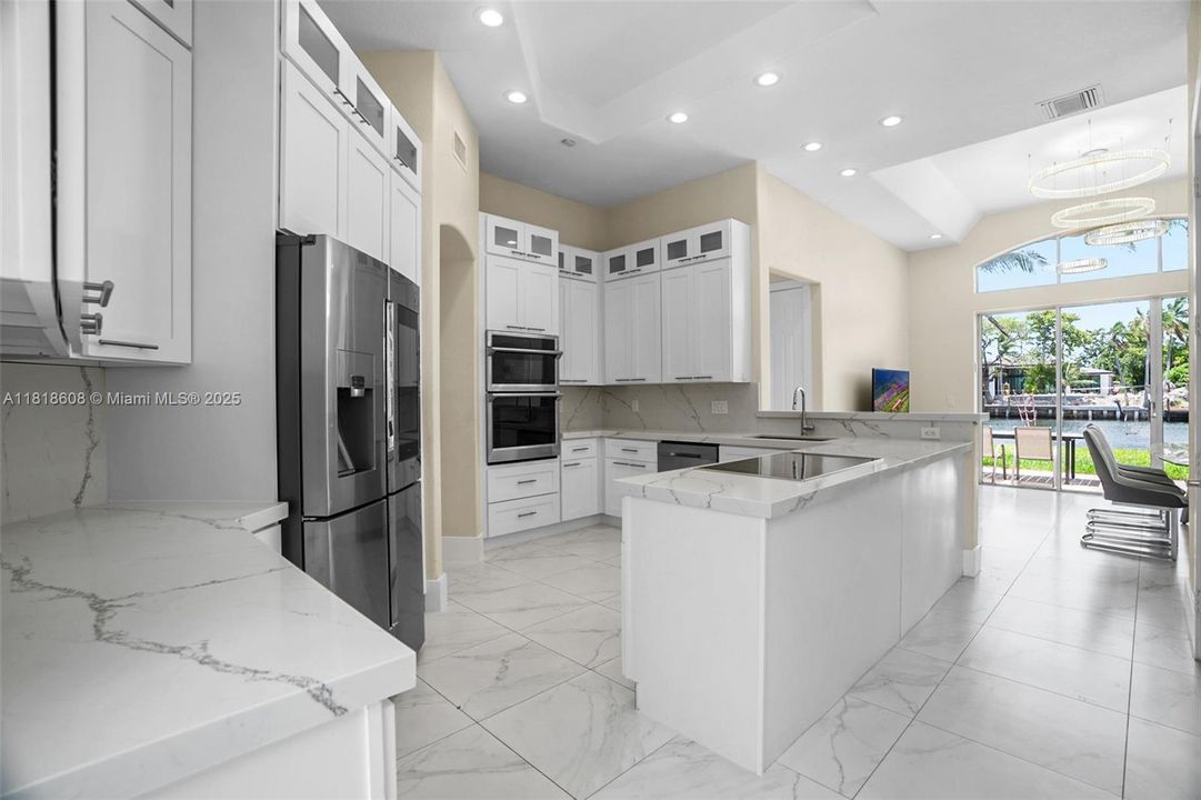 Недавно продано: $2,290,000 (5 спален, 4 ванн, 3359 Квадратных фут)