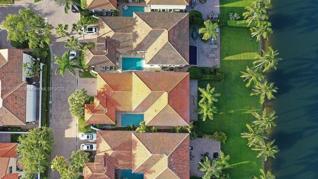 Недавно продано: $2,290,000 (5 спален, 4 ванн, 3359 Квадратных фут)