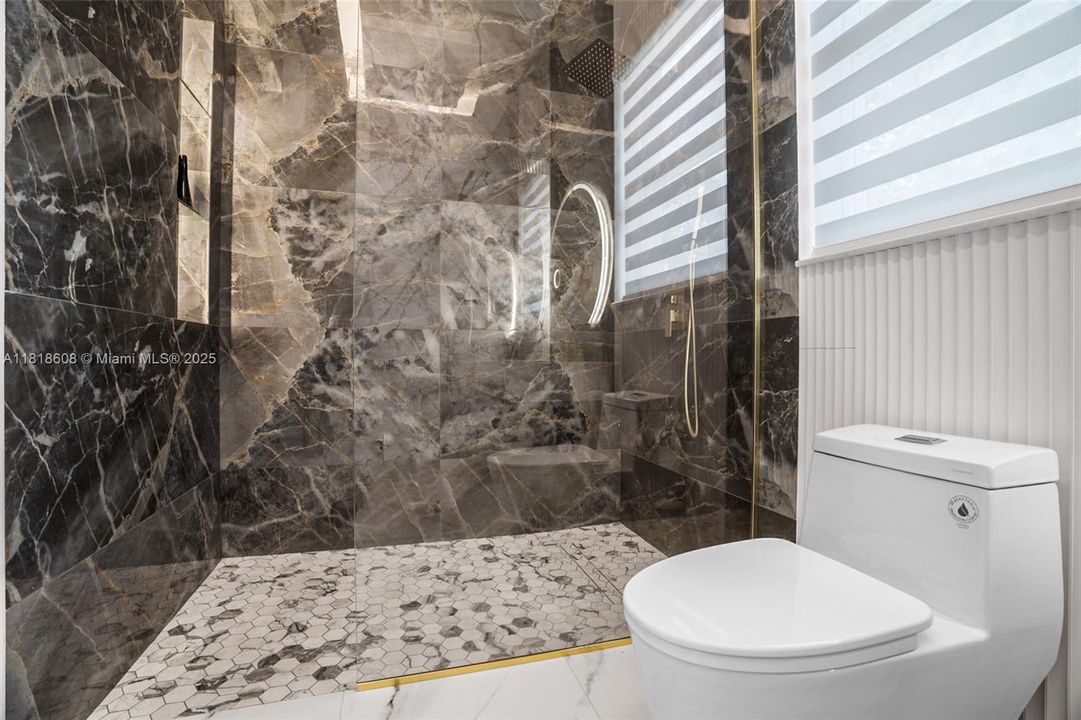 Недавно продано: $2,290,000 (5 спален, 4 ванн, 3359 Квадратных фут)