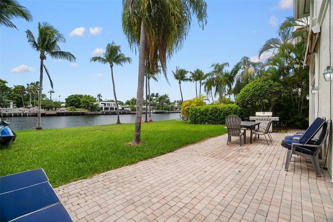 Недавно продано: $2,290,000 (5 спален, 4 ванн, 3359 Квадратных фут)