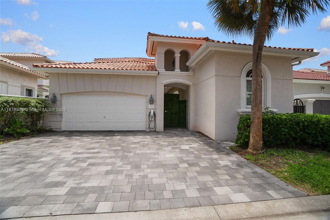 Недавно продано: $2,290,000 (5 спален, 4 ванн, 3359 Квадратных фут)