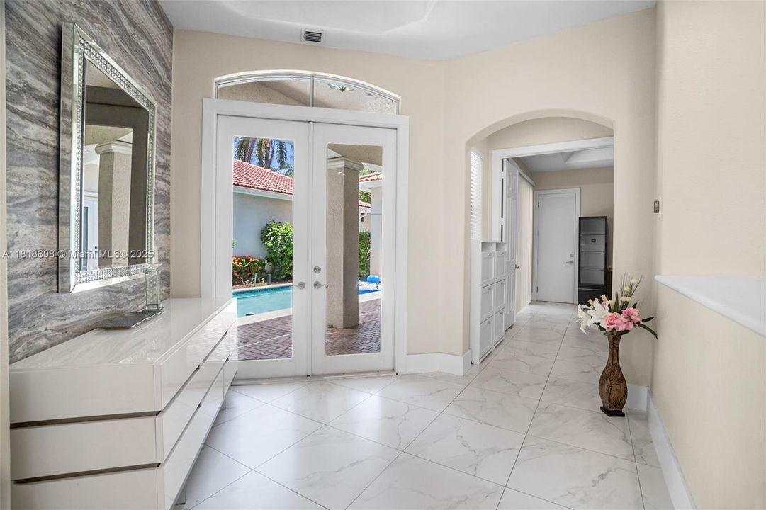 Недавно продано: $2,290,000 (5 спален, 4 ванн, 3359 Квадратных фут)