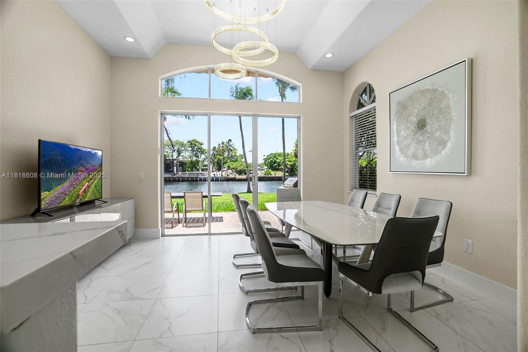 Недавно продано: $2,290,000 (5 спален, 4 ванн, 3359 Квадратных фут)