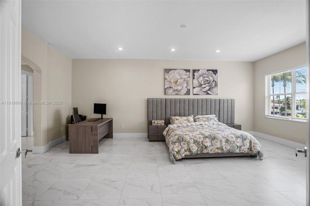 Недавно продано: $2,290,000 (5 спален, 4 ванн, 3359 Квадратных фут)