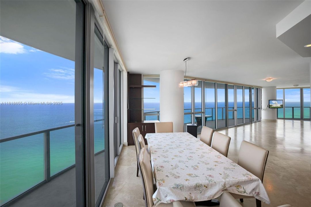 En Venta: $3,250,000 (3 camas, 3 baños, 3091 Pies cuadrados)