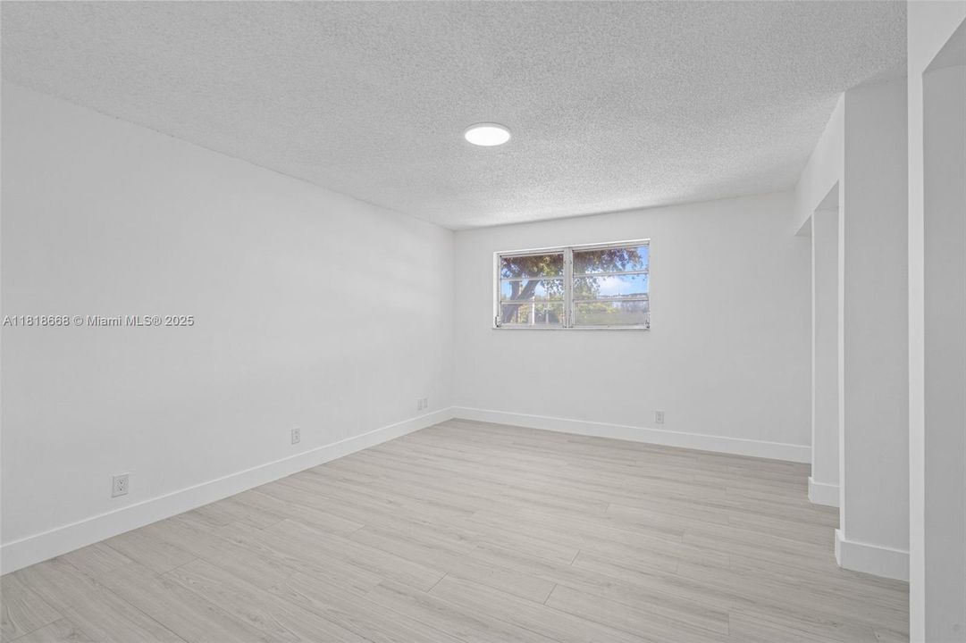 Recently Sold: $339,000 (3 beds, 2 baths, 1650 Square Feet)